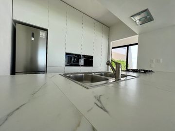 CASA EN VENTA EN MERIDA, OASIS CHOLUL, PRIVADA CON AMENIDADES, MOD 225