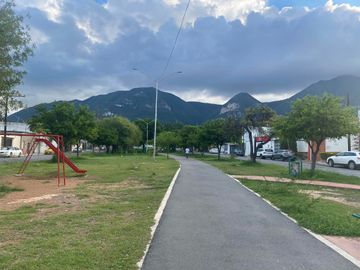 Venta de casa sobre avenida Monterrey en Rincón de la Sierra Guadalupe