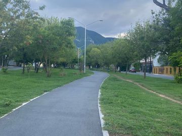 Venta de casa sobre avenida Monterrey en Rincón de la Sierra Guadalupe