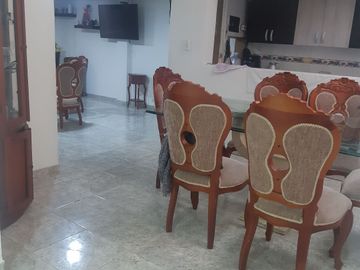 SE VENDE EXCELENTE PROPIEDAD CON RENTA EN LOS ALCÁZARES, MANIZALES