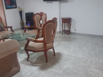 SE VENDE EXCELENTE PROPIEDAD CON RENTA EN LOS ALCÁZARES, MANIZALES