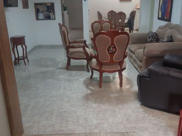 SE VENDE EXCELENTE PROPIEDAD CON RENTA EN LOS ALCÁZARES, MANIZALES