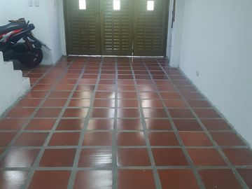 SE VENDE EXCELENTE PROPIEDAD CON RENTA EN LOS ALCÁZARES, MANIZALES