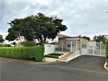 VENTA DE LOTE EN UNIDAD RESIDENCIAL - CIUDAD JARDN