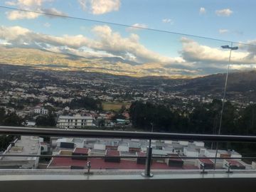 VENDO MODERNO DEPARTAMENTO PRECIOSA VISTA SAN JUAN ALTO-CUMBAYÁ