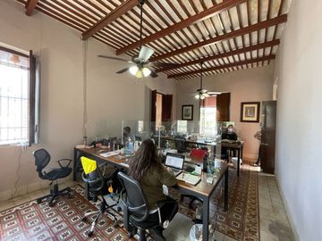 CASA EN VENTA EN MÉRIDA YUCATÁN EN LA AVENIDA COLÓN A METROS DE PASEO DE MONTEJO