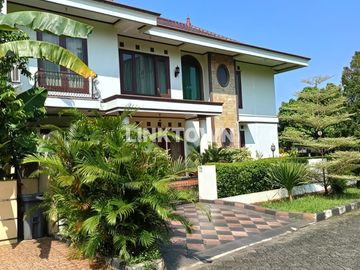 Dijual Rumah Luas 2,5 Lantai Siap Huni Depan Pakuwon Mall Bekasi