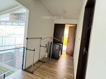 Disewakan Ruko 4 Lantai 1 Mezanine Dan Roof Top Di Pondok Pinang