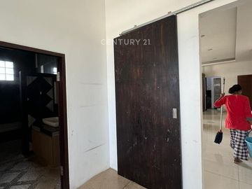 Disewakan Ruko 4 Lantai 1 Mezanine Dan Roof Top Di Pondok Pinang