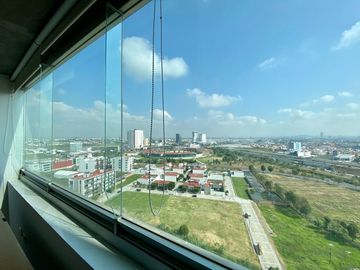 VENTA DE OFICINA AMUEBLADA TORRE JV2 SOBRE LA ATLIXCAYOTL