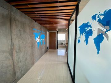 VENTA DE OFICINA AMUEBLADA TORRE JV2 SOBRE LA ATLIXCAYOTL