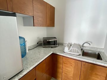 VENTA DE OFICINA AMUEBLADA TORRE JV2 SOBRE LA ATLIXCAYOTL
