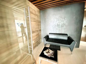 VENTA DE OFICINA AMUEBLADA TORRE JV2 SOBRE LA ATLIXCAYOTL