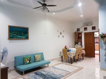 Rumah bagus tomang sebrang neo soho,siap huni,harga 4,5M nego