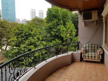 Rumah bagus tomang sebrang neo soho,siap huni,harga 4,5M nego