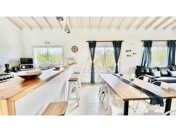 CASA 373 / SENDEROS III