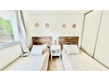 CASA 373 / SENDEROS III