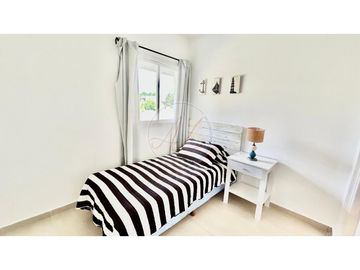 CASA 373 / SENDEROS III