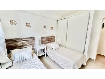 CASA 373 / SENDEROS III