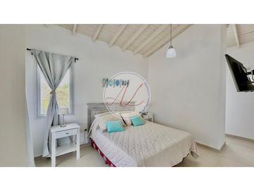 CASA 373 / SENDEROS III