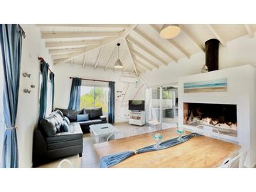 CASA 373 / SENDEROS III