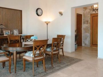 Casa con techos altos, jacuzzi, en residencial Ciruelos en venta Cabo San Lucas