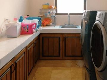 Casa con techos altos, jacuzzi, en residencial Ciruelos en venta Cabo San Lucas