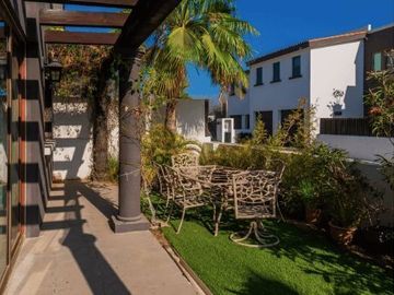 Casa con techos altos, jacuzzi, en residencial Ciruelos en venta Cabo San Lucas
