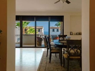Casa con techos altos, jacuzzi, en residencial Ciruelos en venta Cabo San Lucas