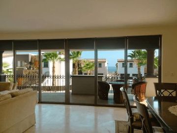 Casa con techos altos, jacuzzi, en residencial Ciruelos en venta Cabo San Lucas