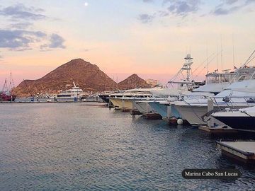 Casa con techos altos, jacuzzi, en residencial Ciruelos en venta Cabo San Lucas