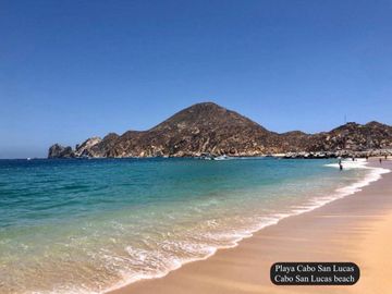 Casa con techos altos, jacuzzi, en residencial Ciruelos en venta Cabo San Lucas