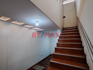 Tu Nuevo Hogar Te Espera En Los Olivos, Casa Amplia Y Moderna Lista Para Mudarse