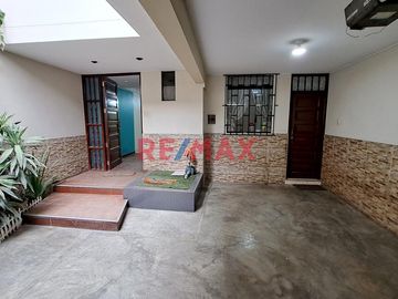 Tu Nuevo Hogar Te Espera En Los Olivos, Casa Amplia Y Moderna Lista Para Mudarse