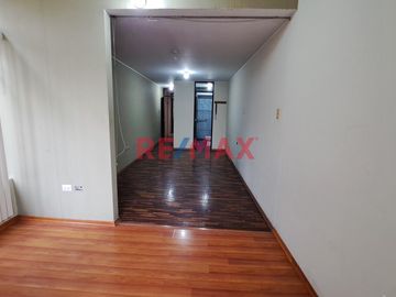 Tu Nuevo Hogar Te Espera En Los Olivos, Casa Amplia Y Moderna Lista Para Mudarse