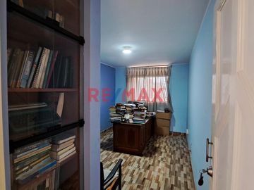 Tu Nuevo Hogar Te Espera En Los Olivos, Casa Amplia Y Moderna Lista Para Mudarse