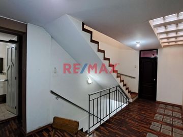 Tu Nuevo Hogar Te Espera En Los Olivos, Casa Amplia Y Moderna Lista Para Mudarse