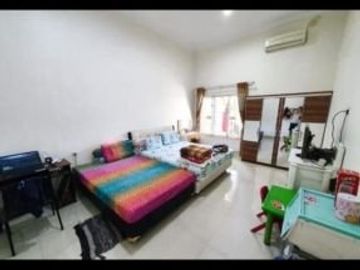 Rumah Rungkut Mapan Barat Pln 4400watt hadap selatan