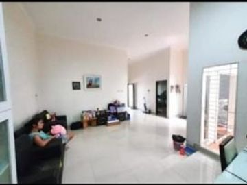 Rumah Rungkut Mapan Barat Pln 4400watt hadap selatan
