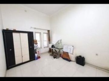 Rumah Rungkut Mapan Barat Pln 4400watt hadap selatan