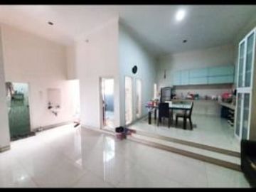 Rumah Rungkut Mapan Barat Pln 4400watt hadap selatan