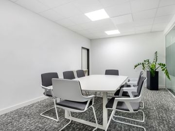 Fully serviced private office space for you and your team in Regus Tempo Scan