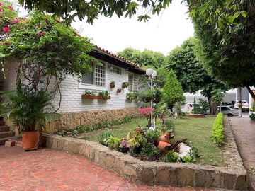 CASA ESTILO CAMPESTRE EN CONJUNTO CERRADO