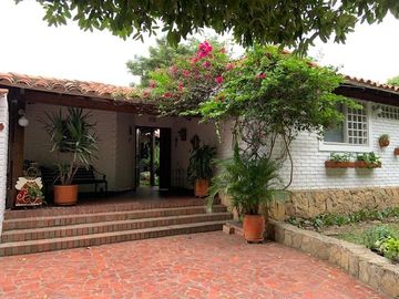 CASA ESTILO CAMPESTRE EN CONJUNTO CERRADO