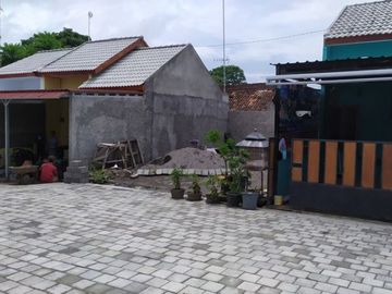 Rumah dilingkungan penduduk dan asri utara Candi Prambanan
