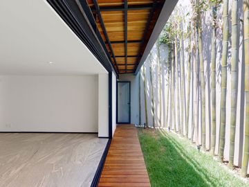 HERMOSA CASA EN CALLE CERADA