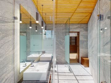 HERMOSA CASA EN CALLE CERADA