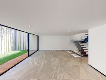 HERMOSA CASA EN CALLE CERADA
