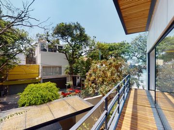 HERMOSA CASA EN CALLE CERADA