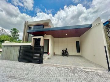 Rumah Baru Siap Hunid di Utara Staduin Maguwoharjo Desain Modern